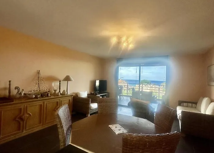 Appartement With Sea View And Access LʼÎle-Rousse